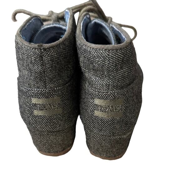 Tom's Gray Herringbone Wedge Booties in a Womens Size 5 - Picture 5 of 8